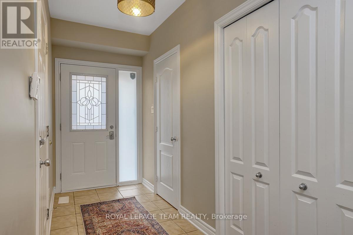 254 Tewsley Drive, Ottawa, Ontario  K1V 0Y6 - Photo 3 - X12989174