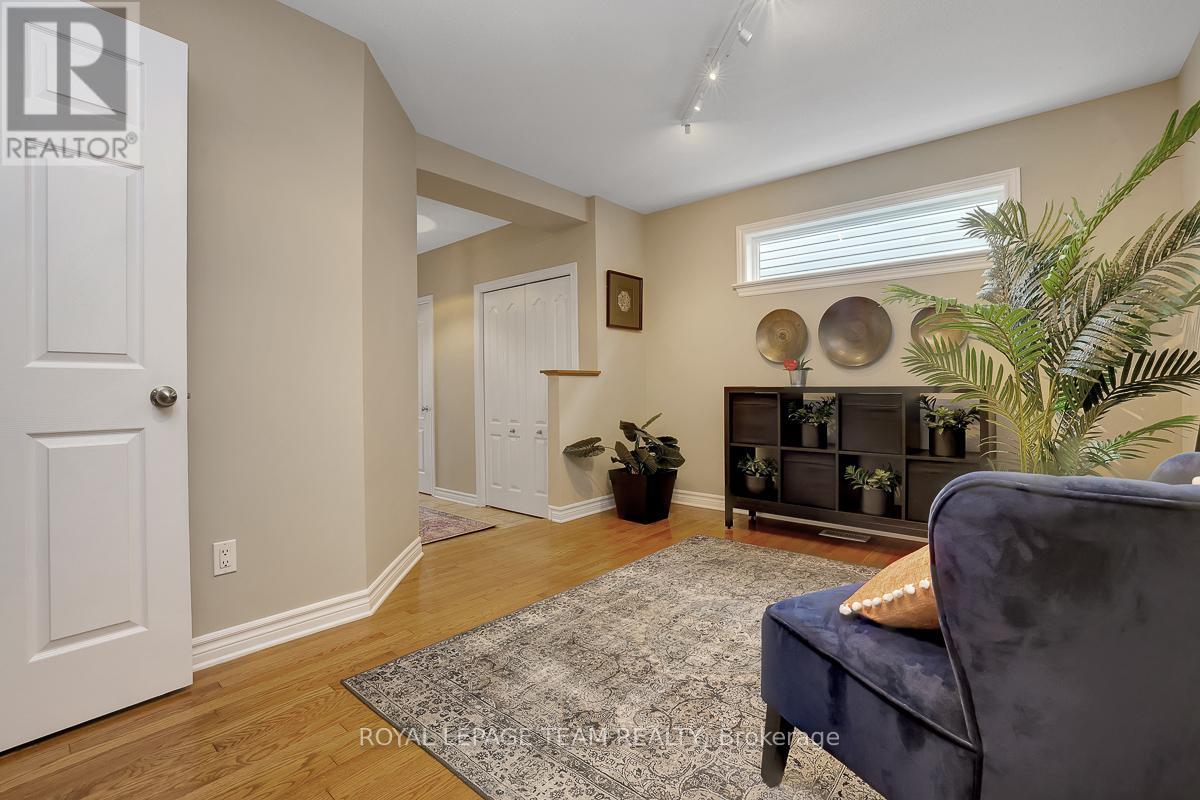 254 Tewsley Drive, Ottawa, Ontario  K1V 0Y6 - Photo 6 - X12989174