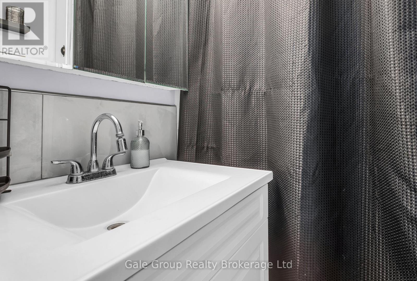 26 Stafford Street, Woodstock, Ontario  N4S 3Z6 - Photo 13 - X12989196