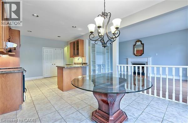 2215 Tiger Road, Burlington, Ontario  L7M 4X3 - Photo 10 - 40820035