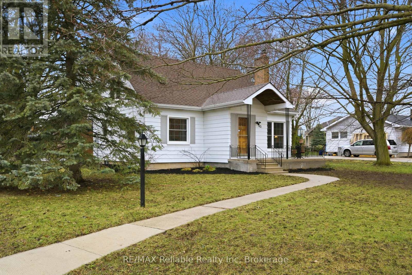 45 Whitehead Street, Central Huron, Ontario  N0M 1L0 - Photo 2 - X12989158