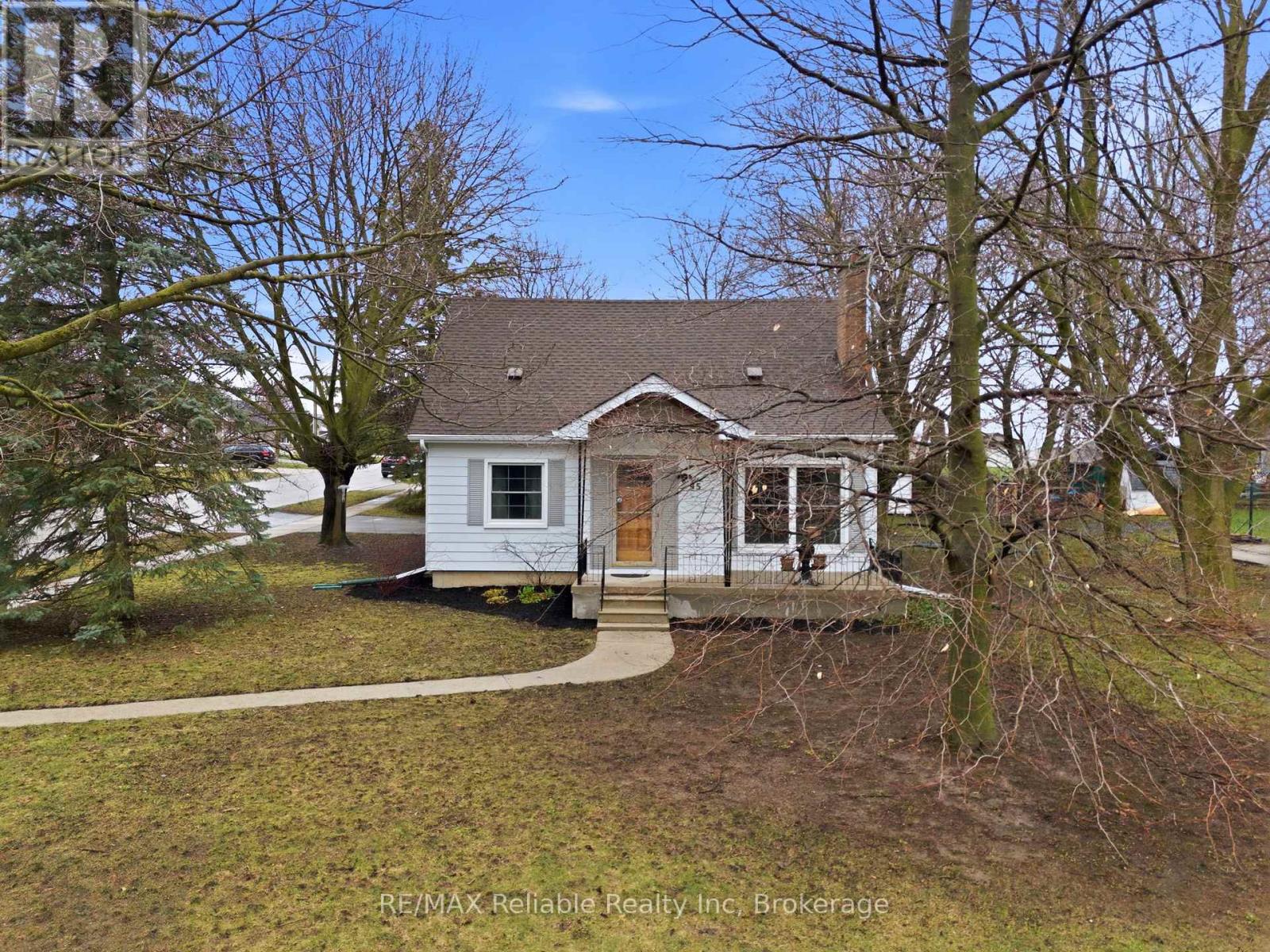 45 Whitehead Street, Central Huron, Ontario  N0M 1L0 - Photo 4 - X12989158