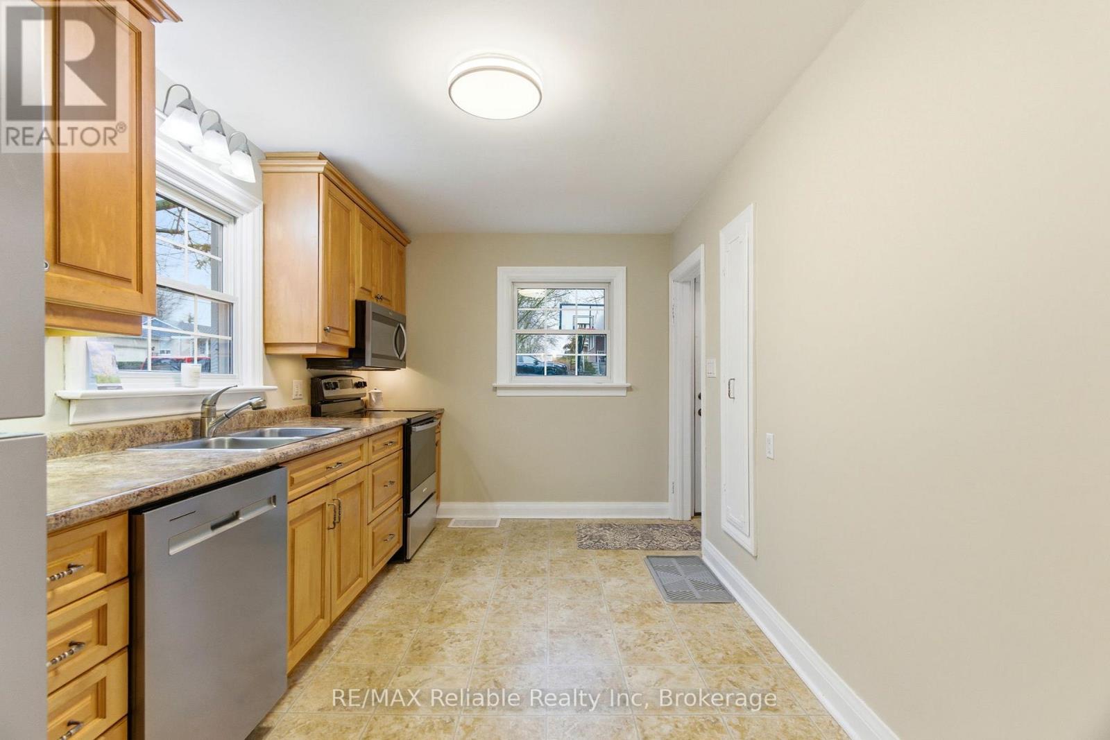 45 Whitehead Street, Central Huron, Ontario  N0M 1L0 - Photo 9 - X12989158