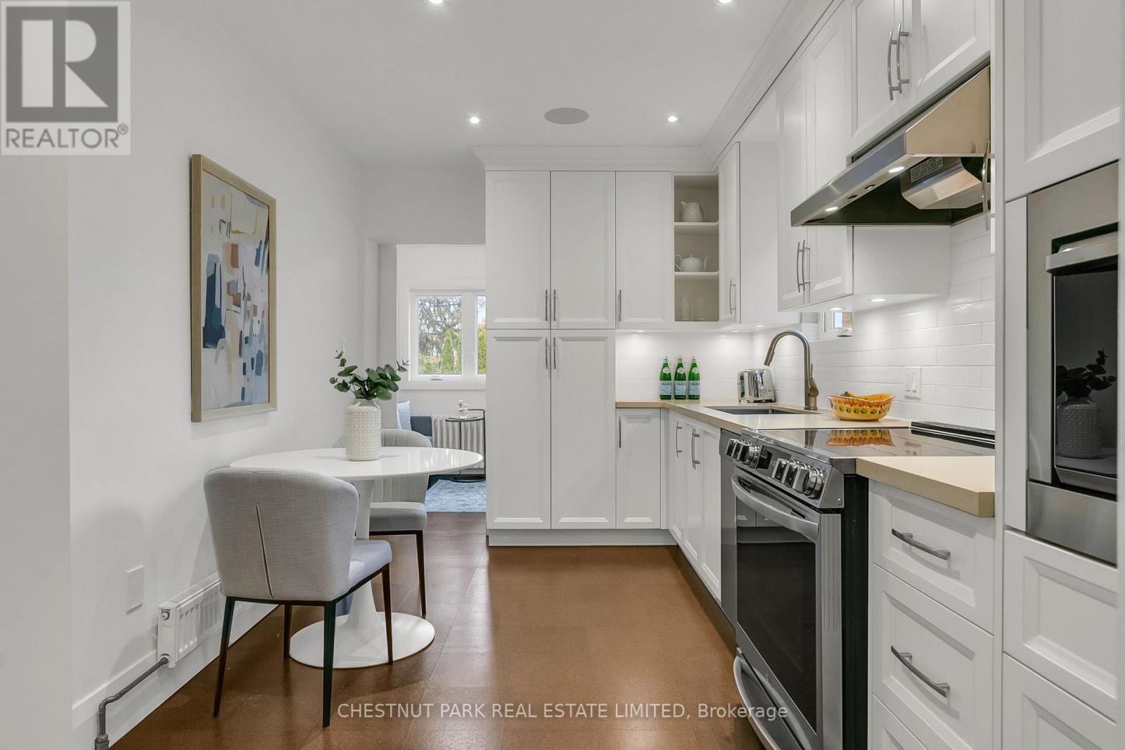 7 Fleming Crescent, Toronto, Ontario  M4G 2A9 - Photo 11 - C12989170