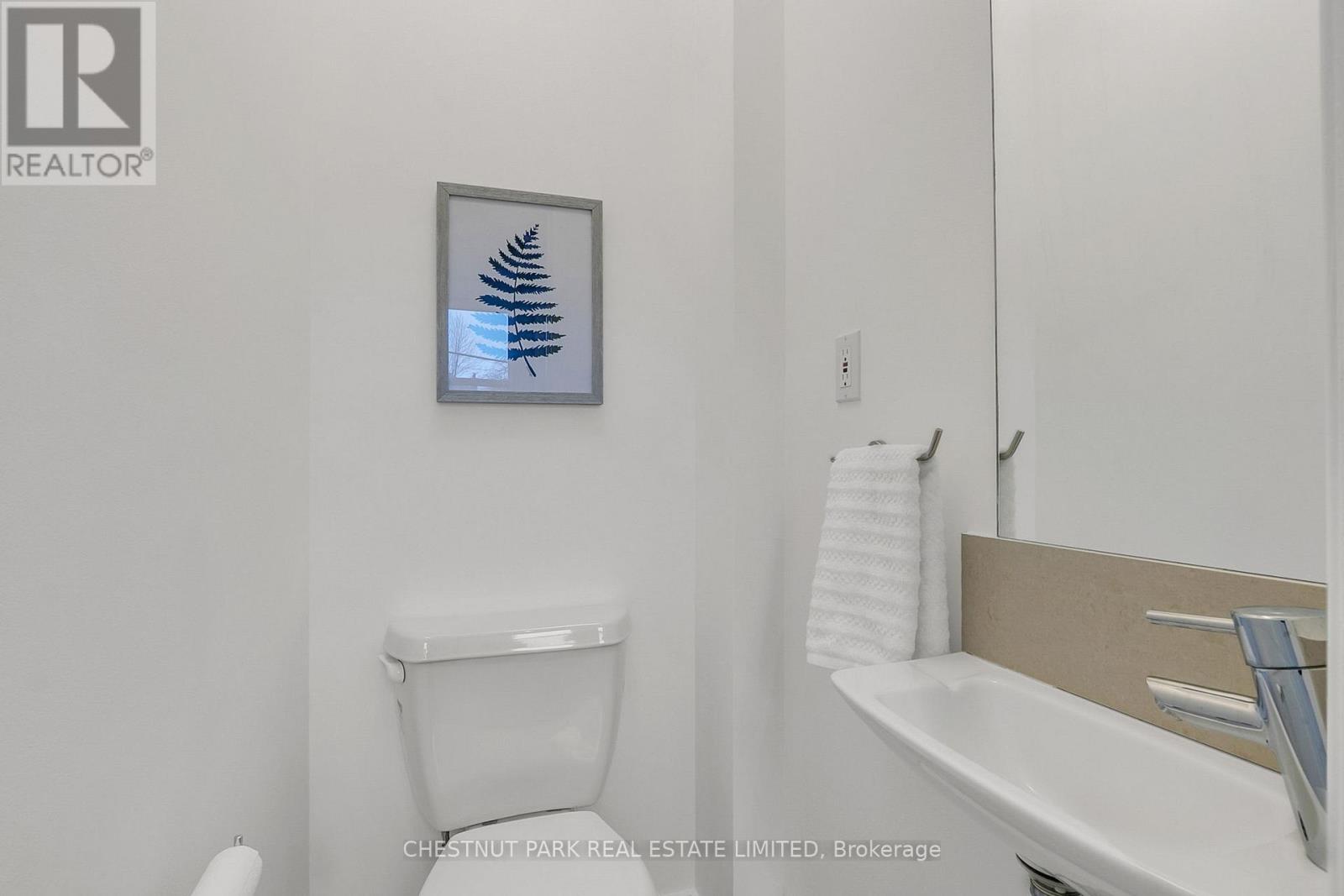 7 Fleming Crescent, Toronto, Ontario  M4G 2A9 - Photo 16 - C12989170