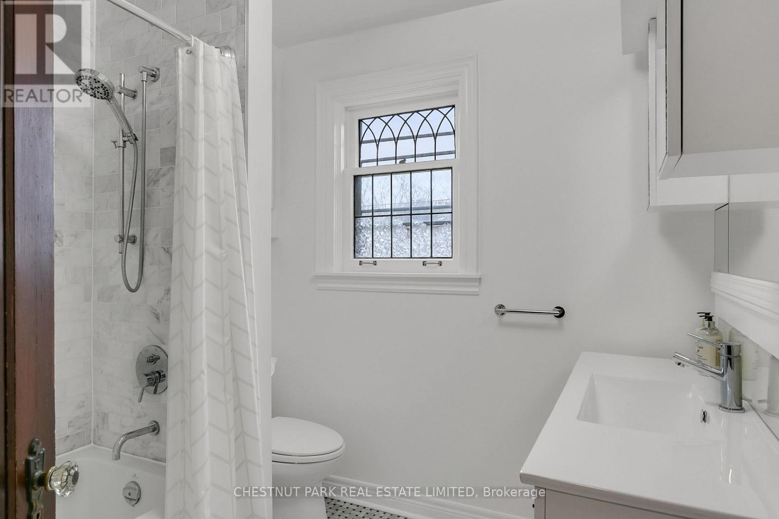 7 Fleming Crescent, Toronto, Ontario  M4G 2A9 - Photo 25 - C12989170