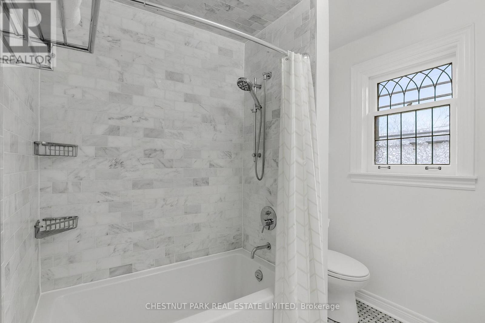 7 Fleming Crescent, Toronto, Ontario  M4G 2A9 - Photo 26 - C12989170