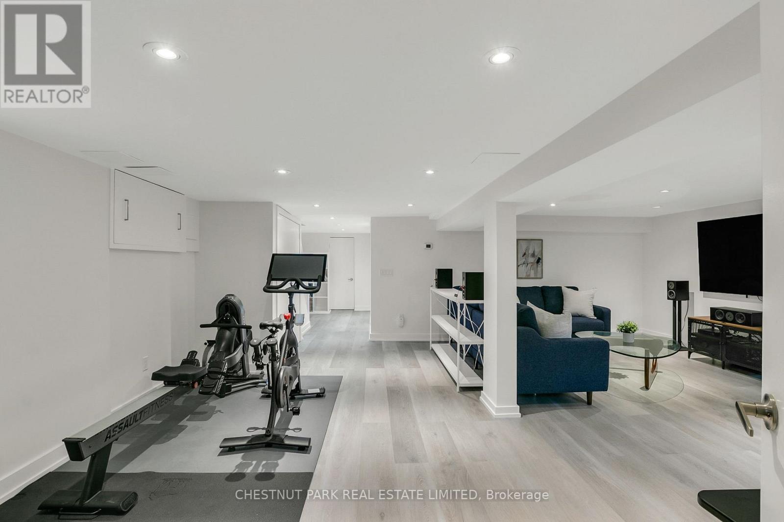 7 Fleming Crescent, Toronto, Ontario  M4G 2A9 - Photo 28 - C12989170