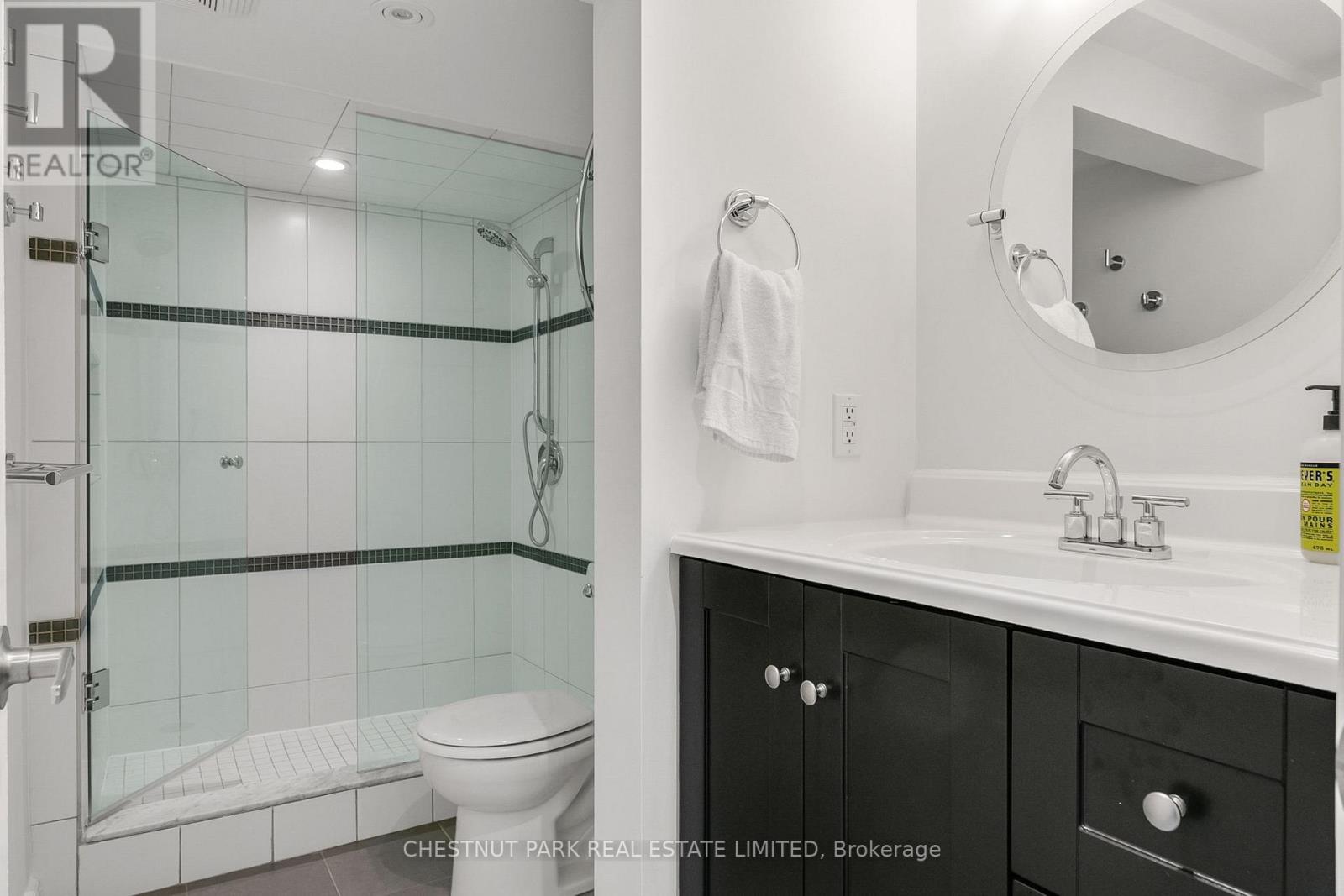 7 Fleming Crescent, Toronto, Ontario  M4G 2A9 - Photo 31 - C12989170