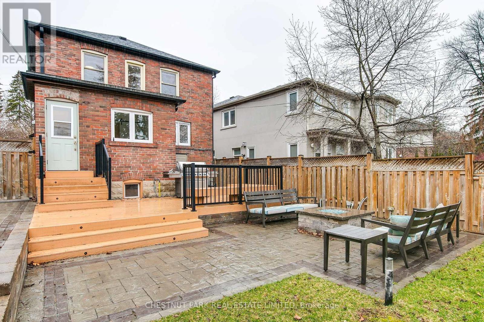 7 Fleming Crescent, Toronto, Ontario  M4G 2A9 - Photo 34 - C12989170