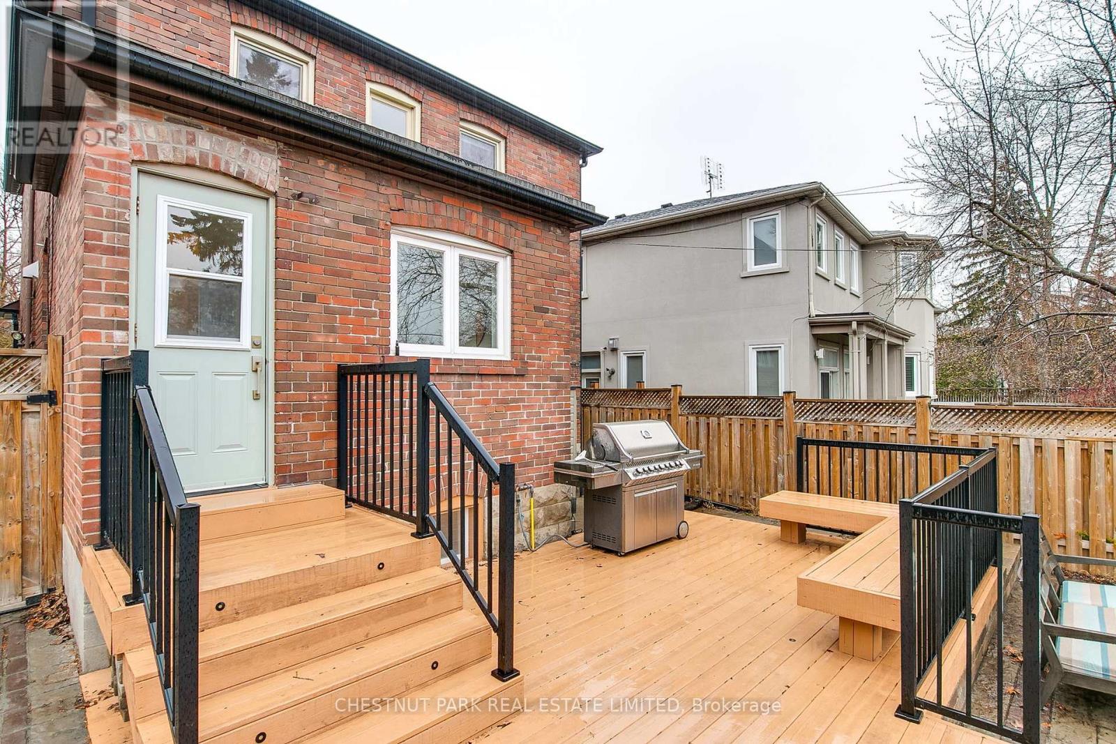 7 Fleming Crescent, Toronto, Ontario  M4G 2A9 - Photo 35 - C12989170