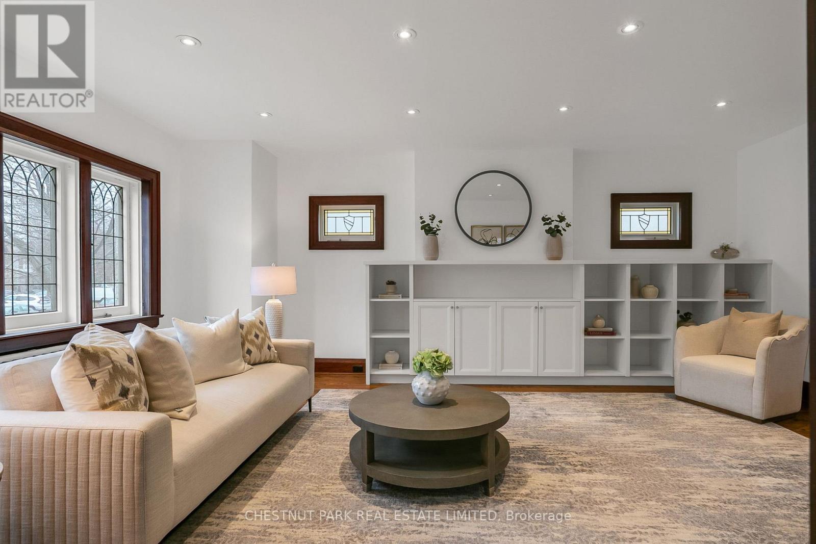 7 Fleming Crescent, Toronto, Ontario  M4G 2A9 - Photo 6 - C12989170