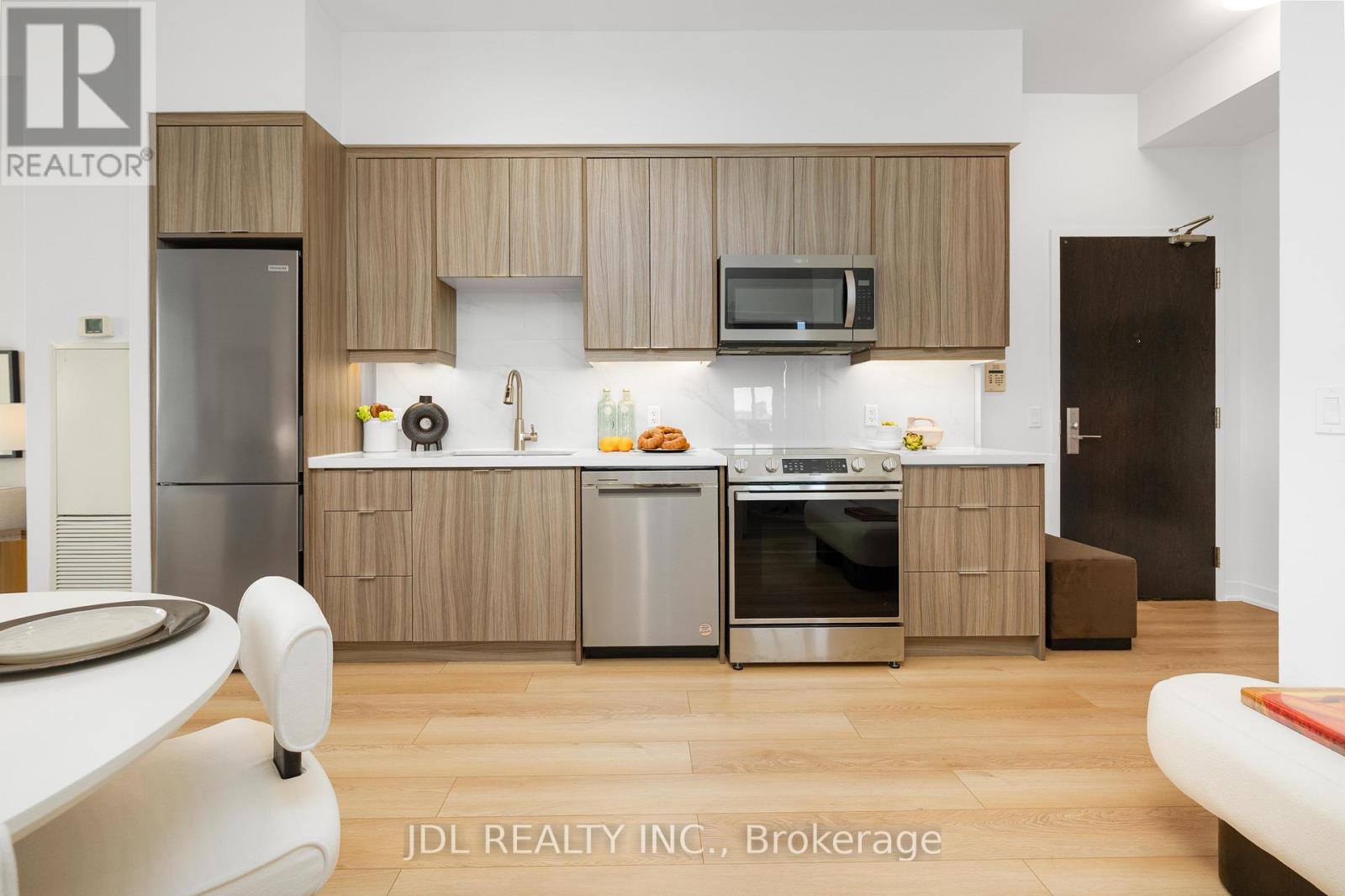 2302 - 770 Bay Street, Toronto, Ontario  M5G 0A6 - Photo 10 - C12989204