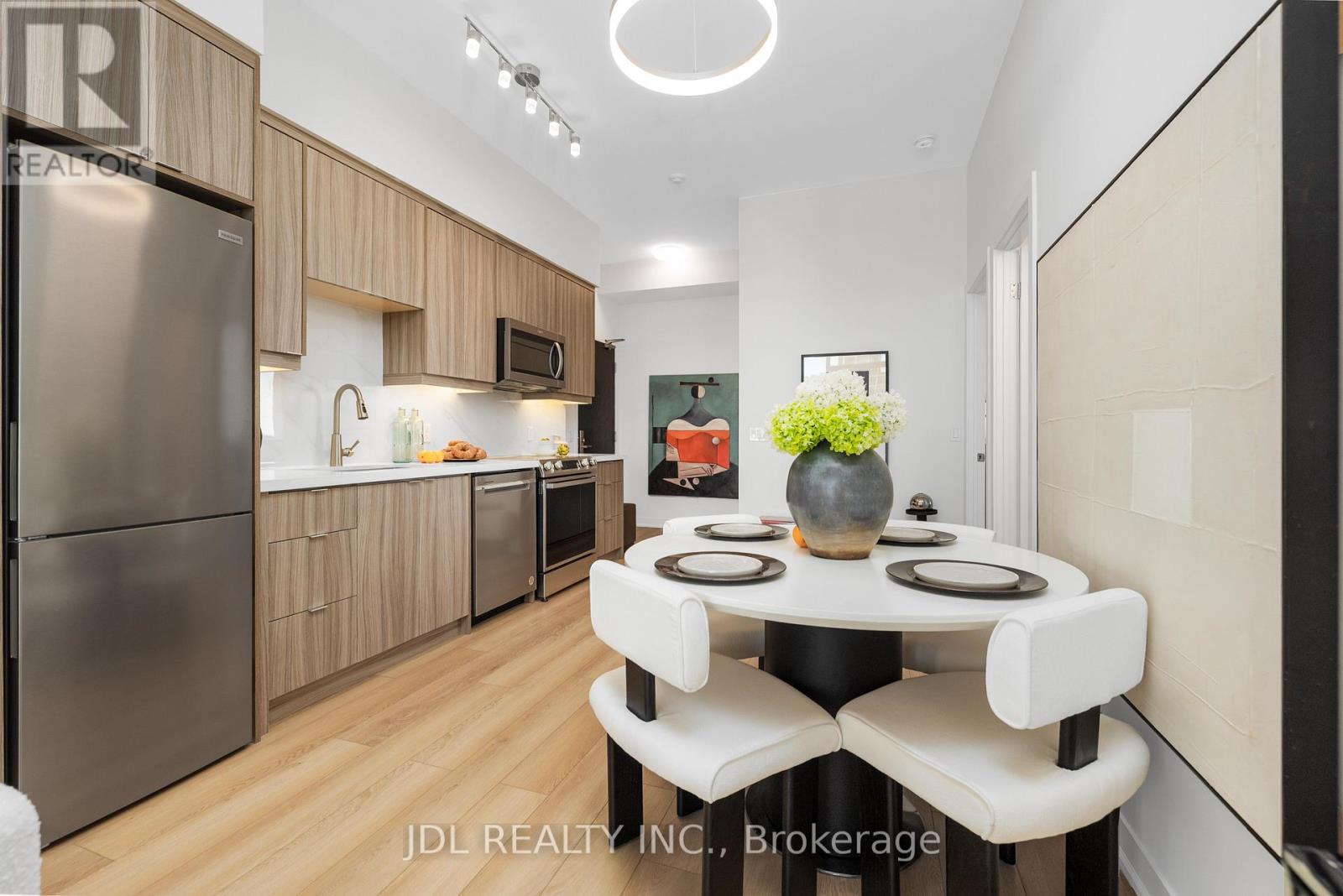 2302 - 770 Bay Street, Toronto, Ontario  M5G 0A6 - Photo 13 - C12989204