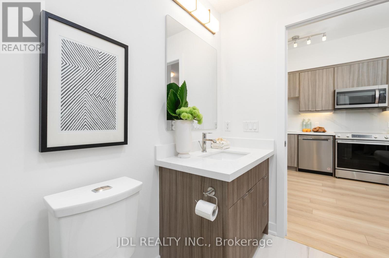 2302 - 770 Bay Street, Toronto, Ontario  M5G 0A6 - Photo 14 - C12989204