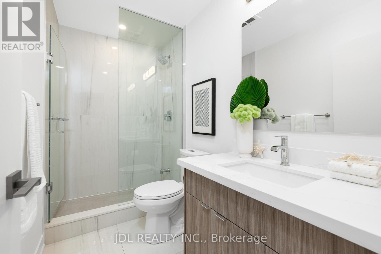 2302 - 770 Bay Street, Toronto, Ontario  M5G 0A6 - Photo 15 - C12989204