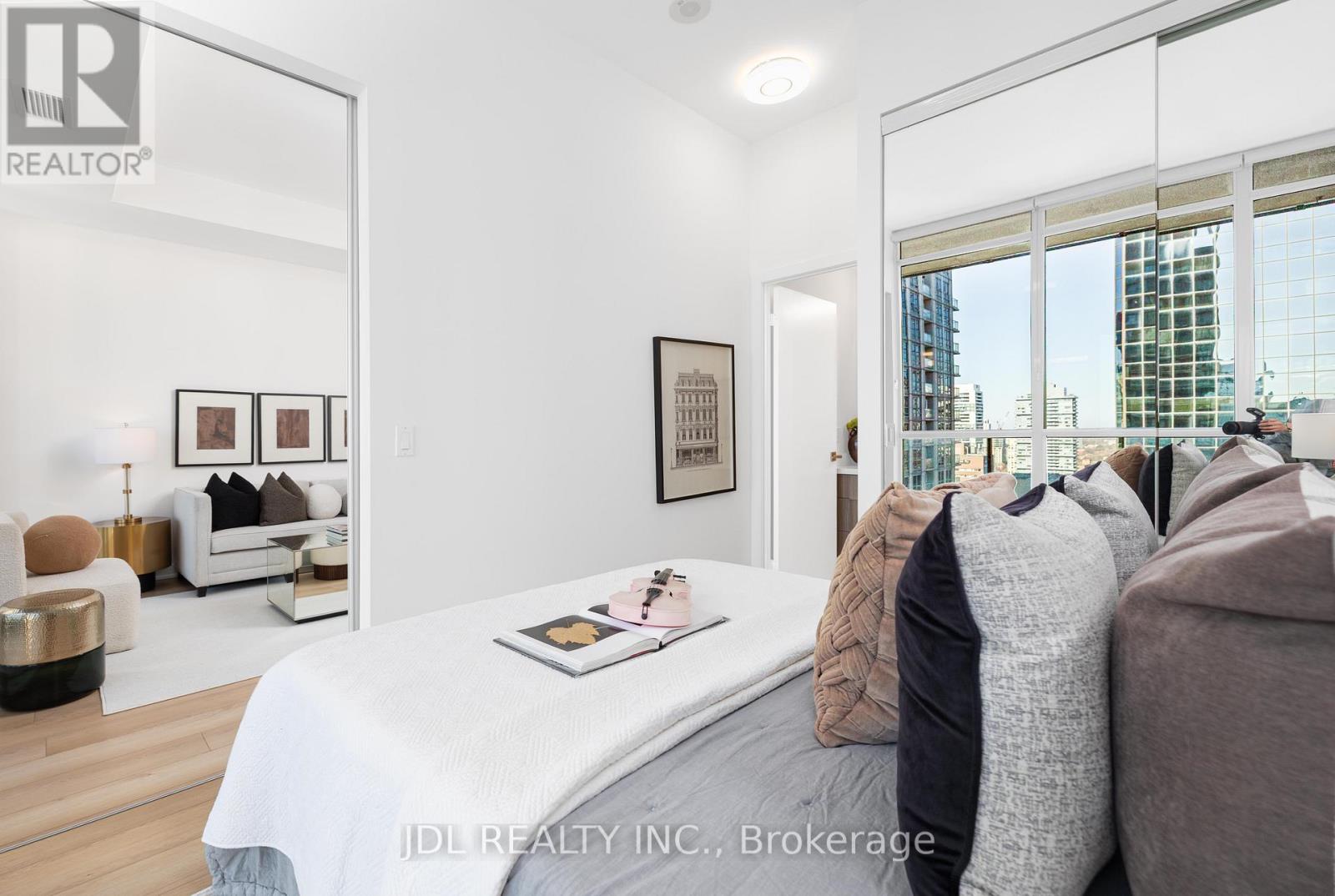 2302 - 770 Bay Street, Toronto, Ontario  M5G 0A6 - Photo 20 - C12989204