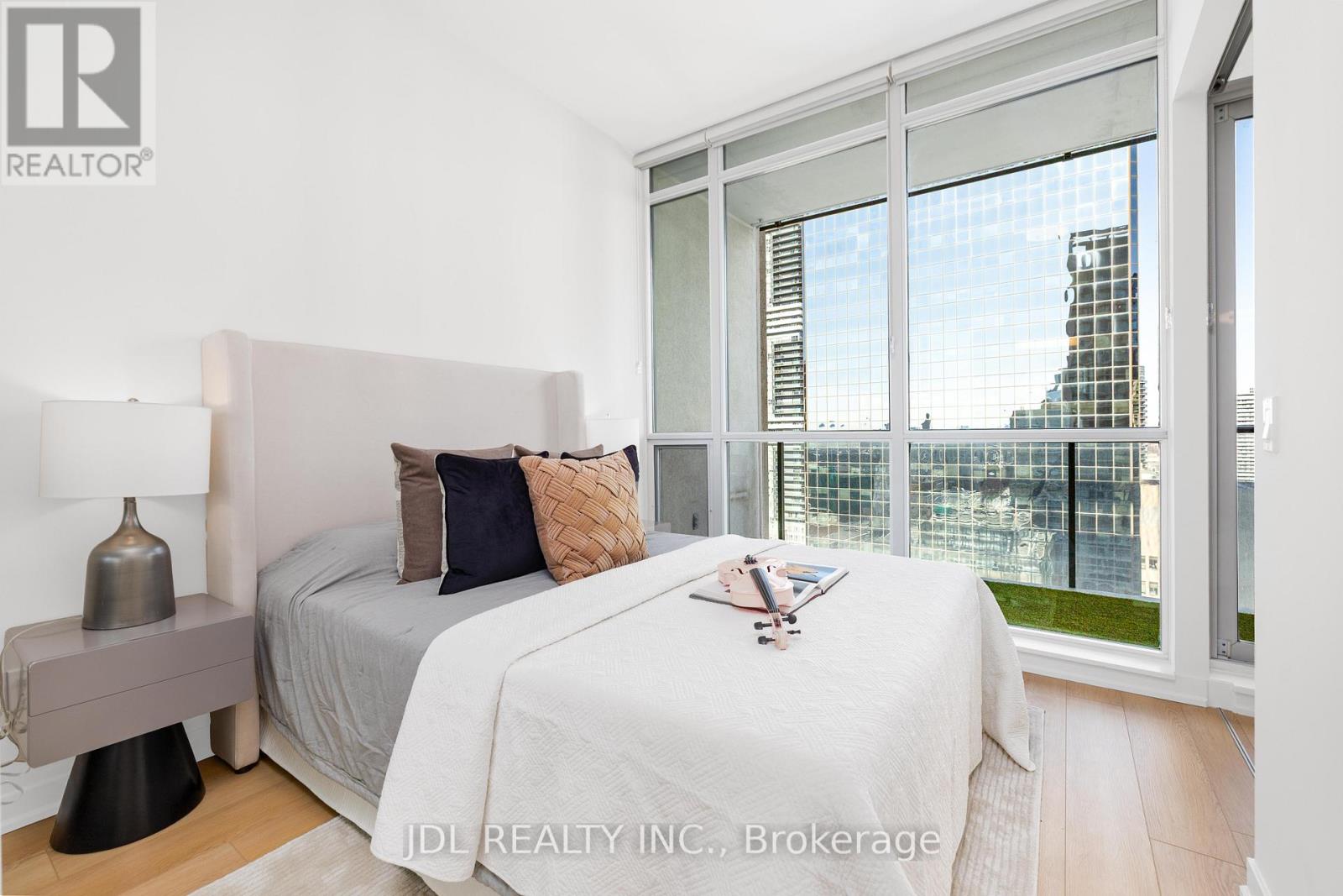 2302 - 770 Bay Street, Toronto, Ontario  M5G 0A6 - Photo 21 - C12989204