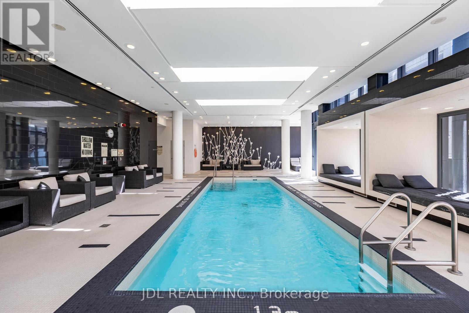 2302 - 770 Bay Street, Toronto, Ontario  M5G 0A6 - Photo 35 - C12989204