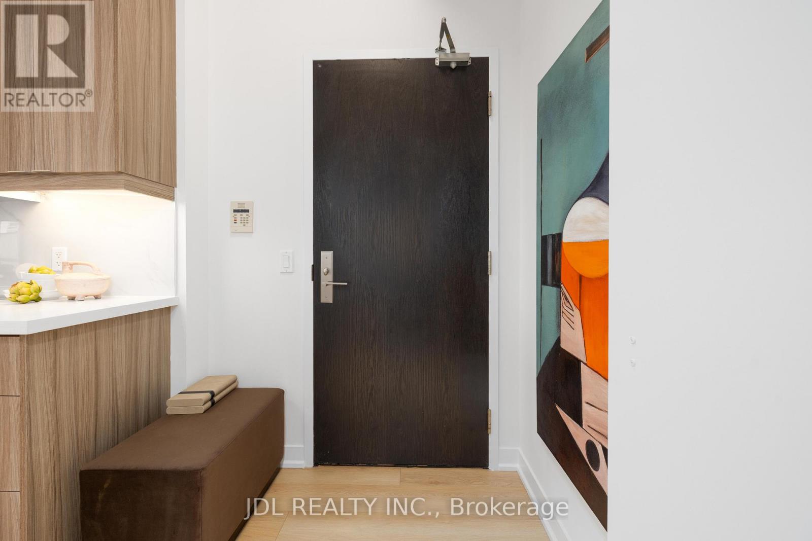 2302 - 770 Bay Street, Toronto, Ontario  M5G 0A6 - Photo 4 - C12989204