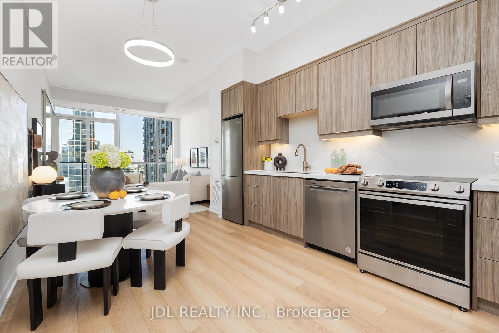 2302 - 770 Bay Street, Toronto, Ontario  M5G 0A6 - Photo 6 - C12989204