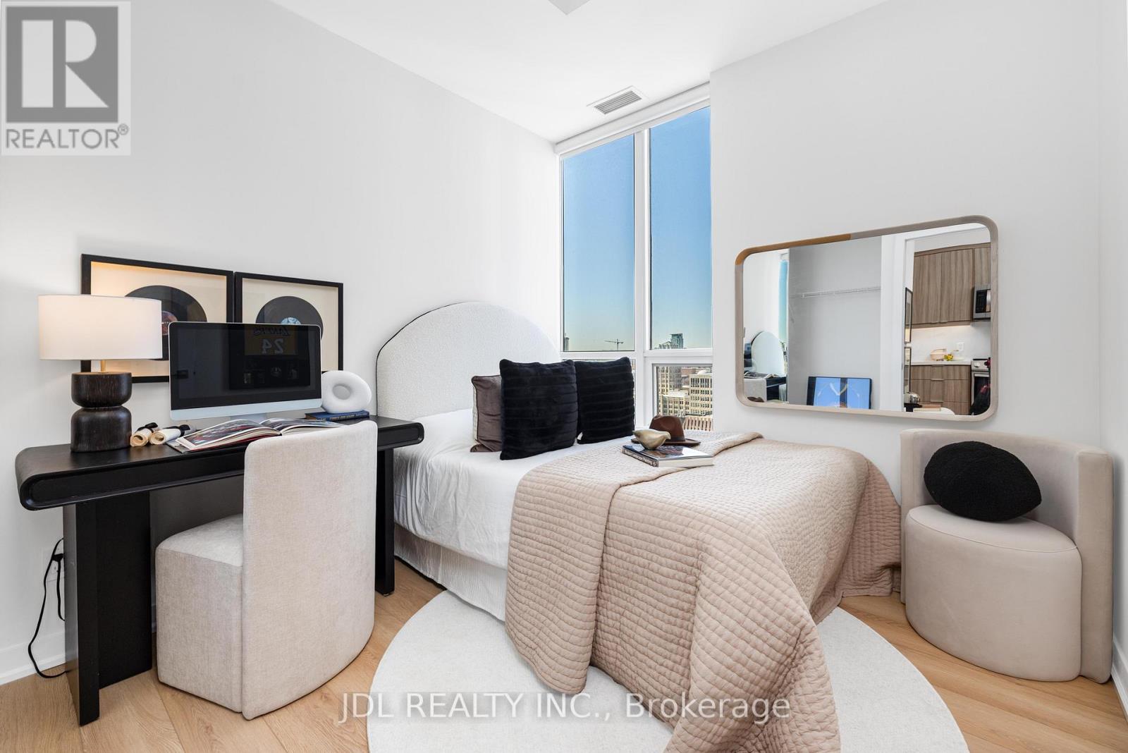 2302 - 770 Bay Street, Toronto, Ontario  M5G 0A6 - Photo 7 - C12989204