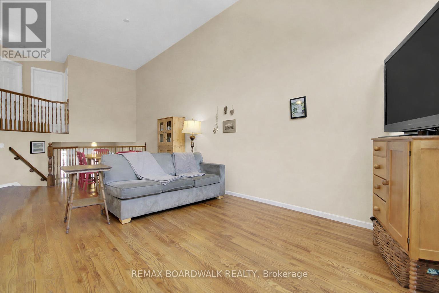 5 Maple Park Private, Ottawa, Ontario  K1T 4A6 - Photo 13 - X12917830