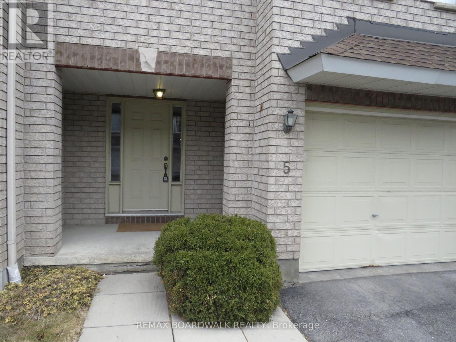 5 Maple Park Private, Ottawa, Ontario  K1T 4A6 - Photo 7 - X12917830