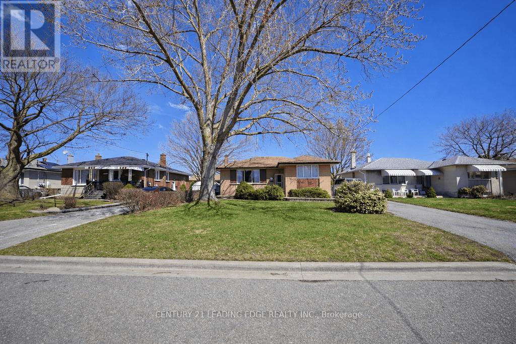 571 WYCHWOOD STREET, Oshawa, Ontario