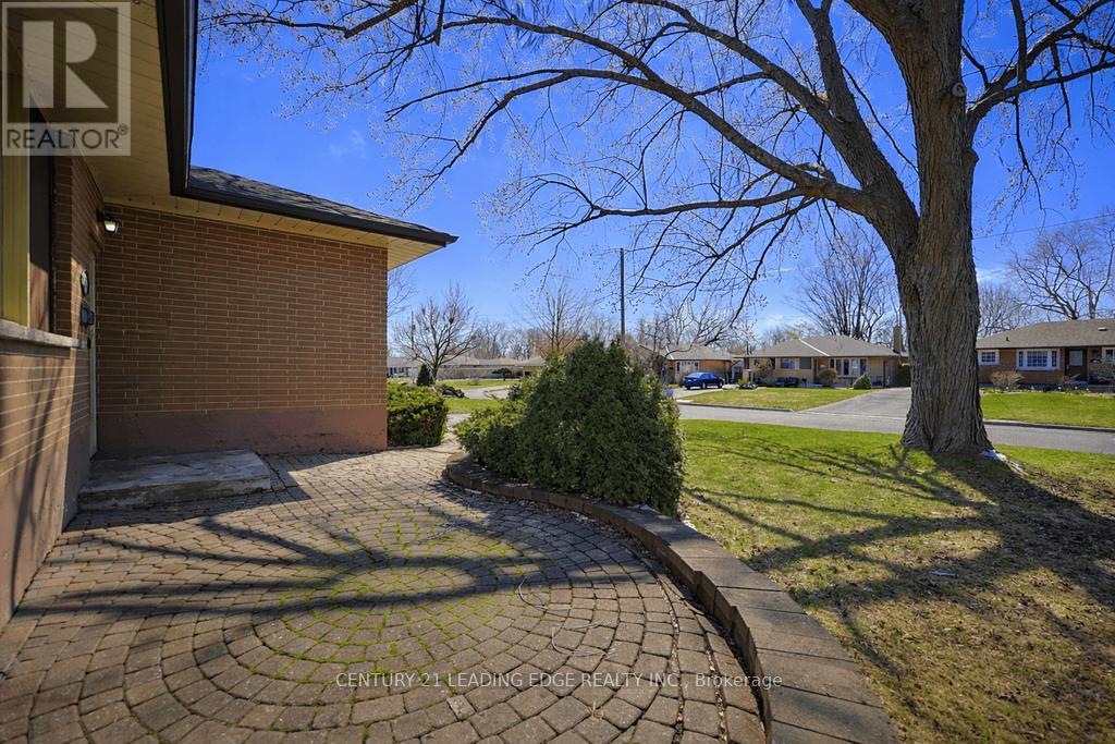 571 Wychwood Street, Oshawa, Ontario  L1G 2T4 - Photo 4 - E12989184