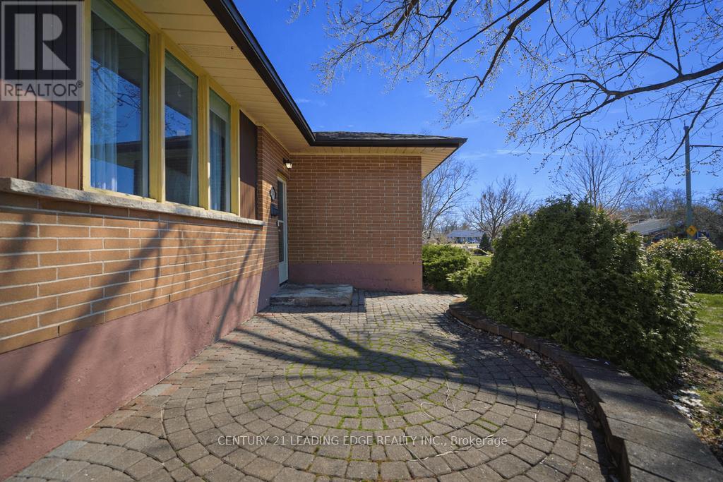 571 Wychwood Street, Oshawa, Ontario  L1G 2T4 - Photo 5 - E12989184