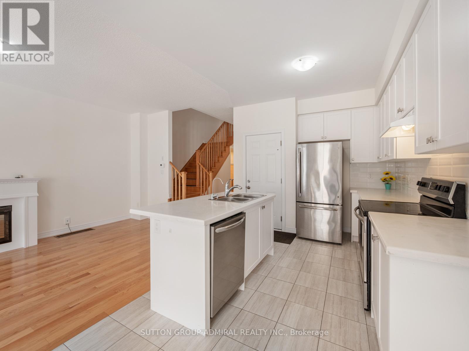 1152 Sepia Square, Pickering, Ontario  L1X 0H1 - Photo 11 - E12989190