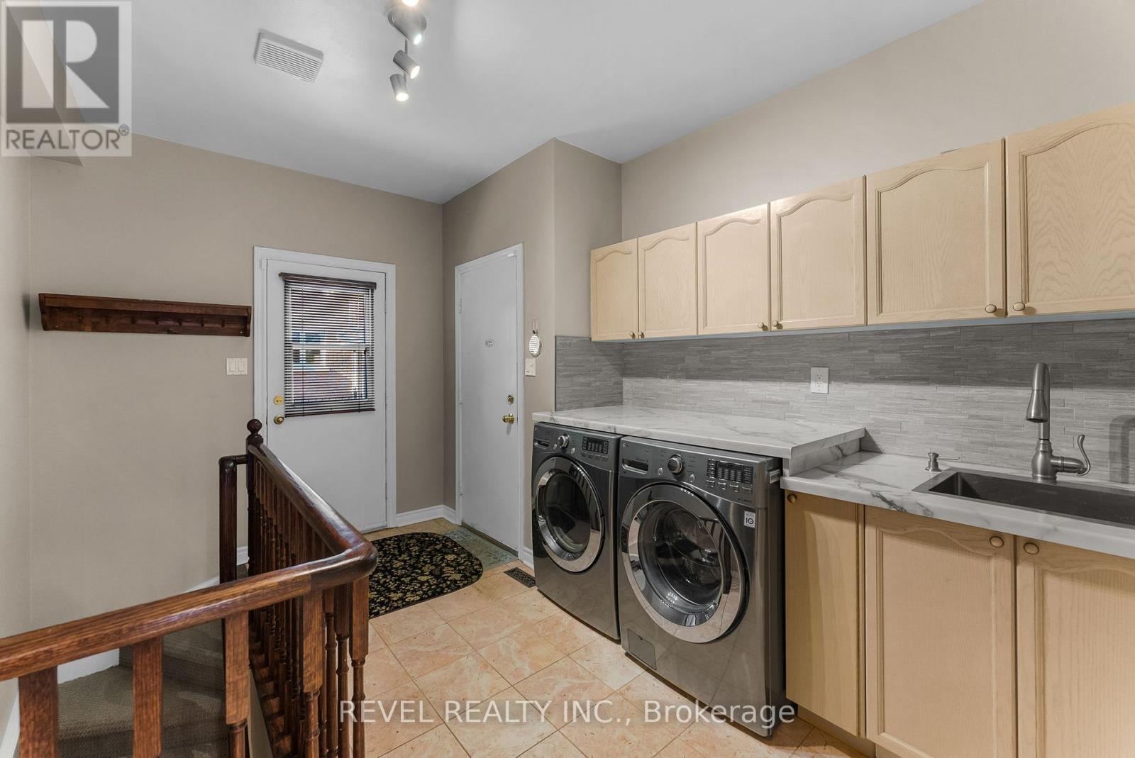 1486 Ashwood Gate, Pickering, Ontario  L1V 6L1 - Photo 17 - E12989202