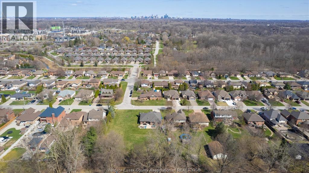 2105 Suzanne, Lasalle, Ontario  N9H 2K3 - Photo 33 - 26007744