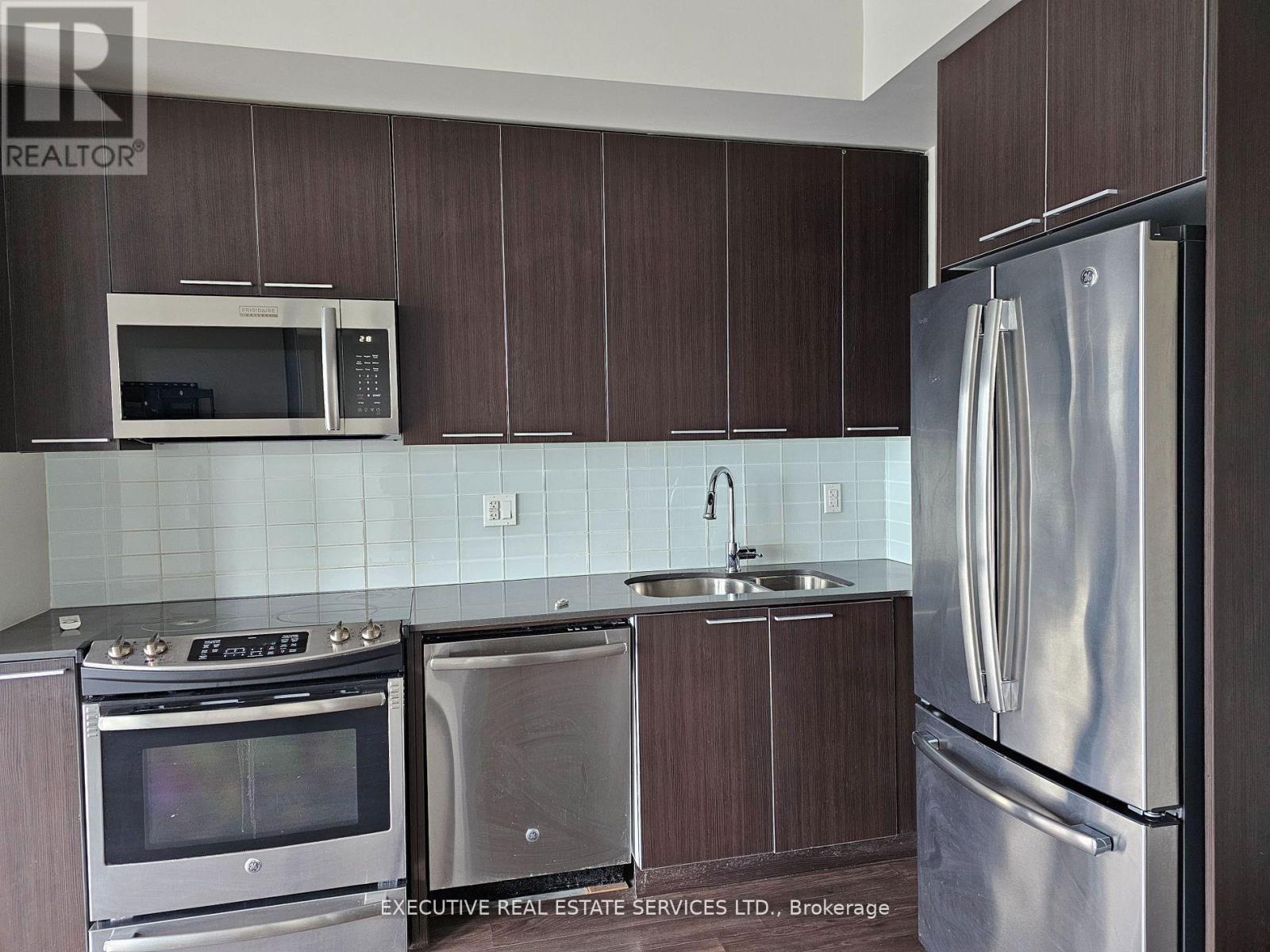 904 - 10 Park Lawn Road E, Toronto, Ontario  M8V 0H9 - Photo 4 - W12989154