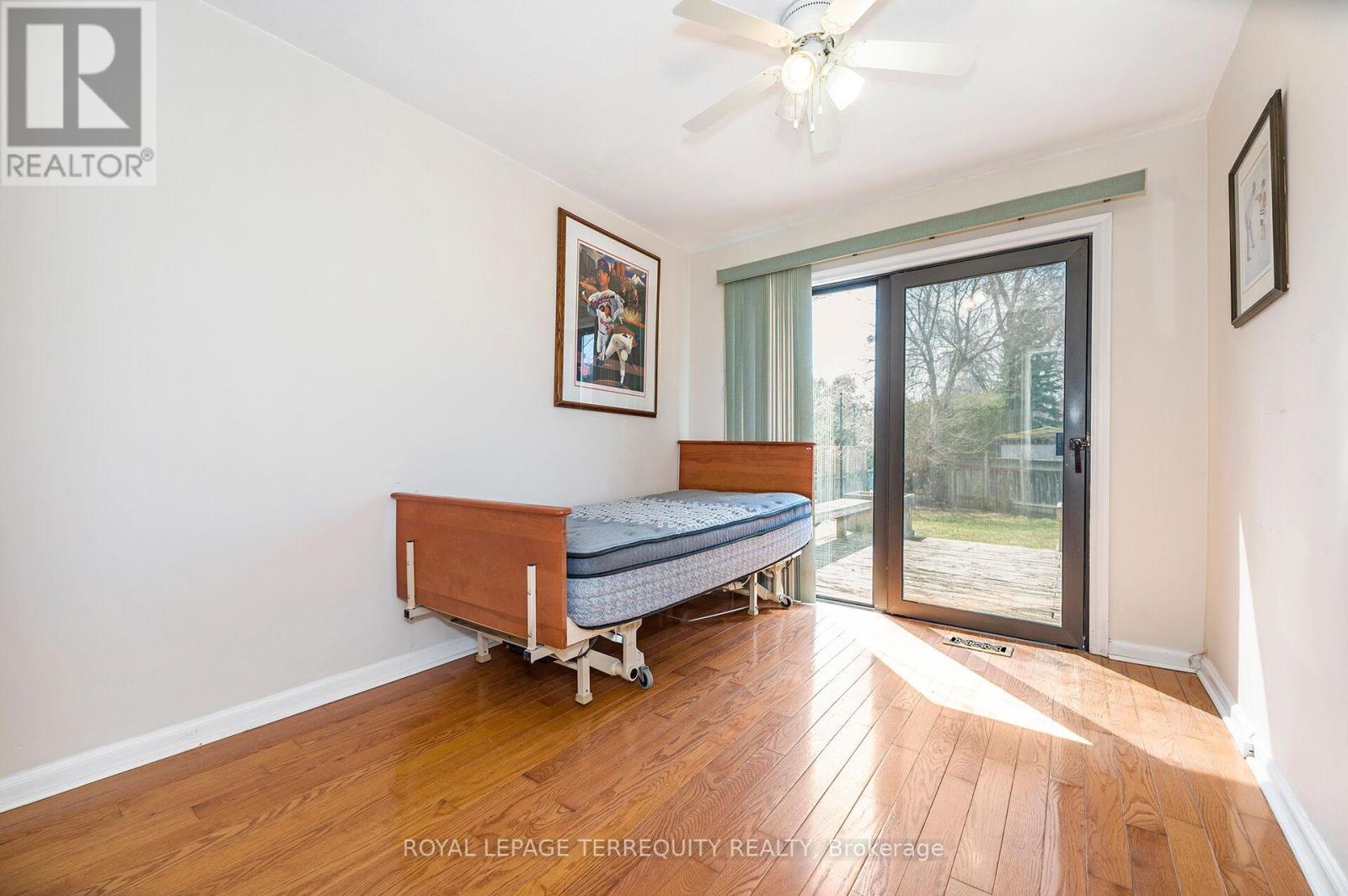 68 Parkchester Road, Toronto, Ontario  M6M 2S3 - Photo 12 - W12989164