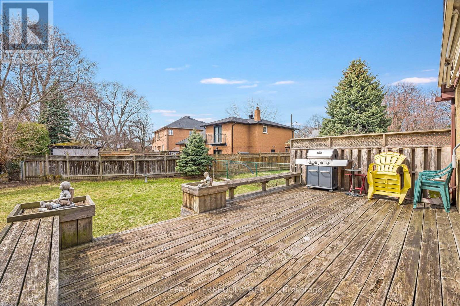 68 Parkchester Road, Toronto, Ontario  M6M 2S3 - Photo 14 - W12989164