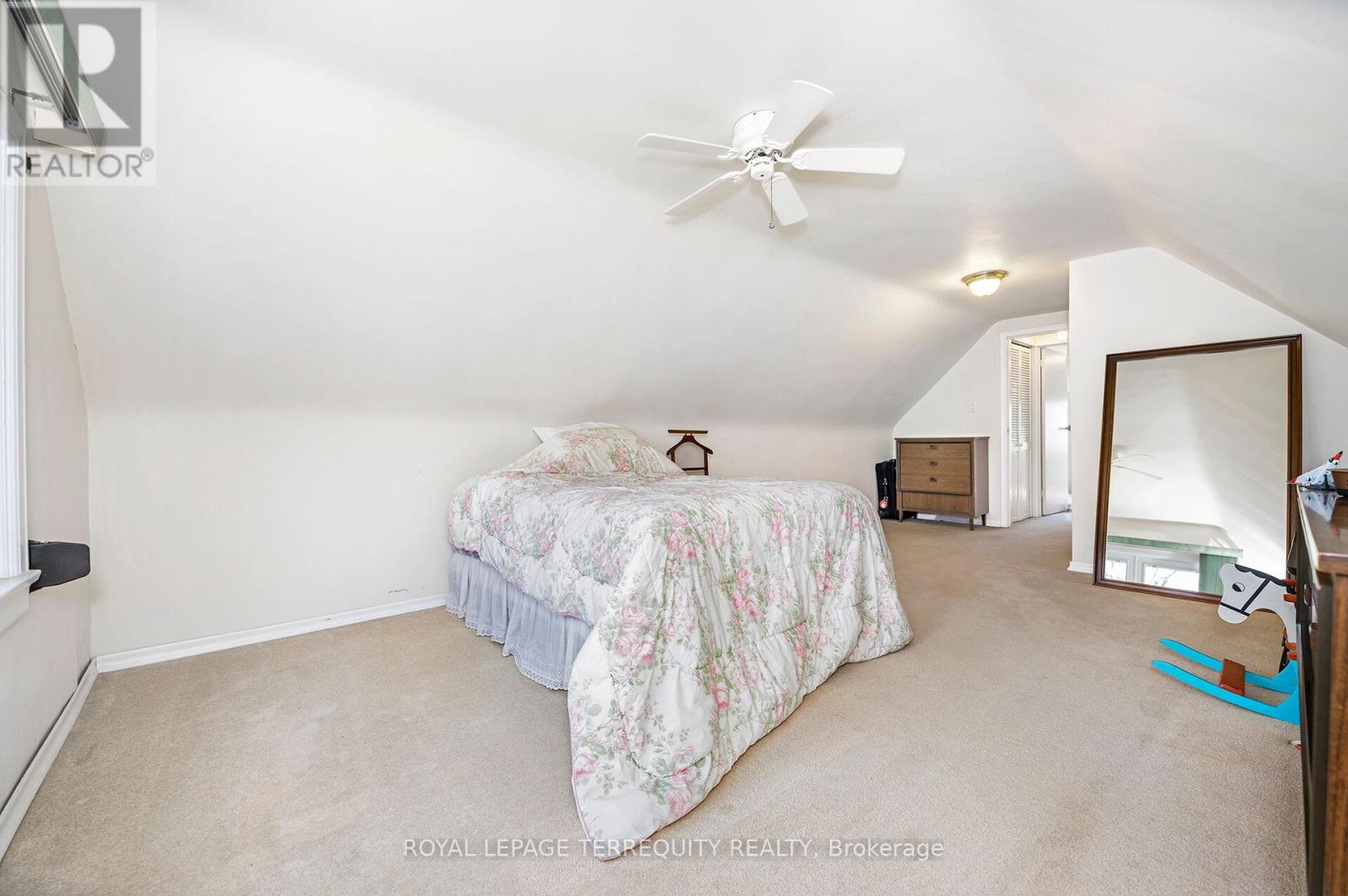 68 Parkchester Road, Toronto, Ontario  M6M 2S3 - Photo 17 - W12989164