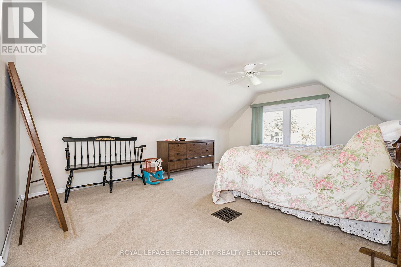 68 Parkchester Road, Toronto, Ontario  M6M 2S3 - Photo 18 - W12989164