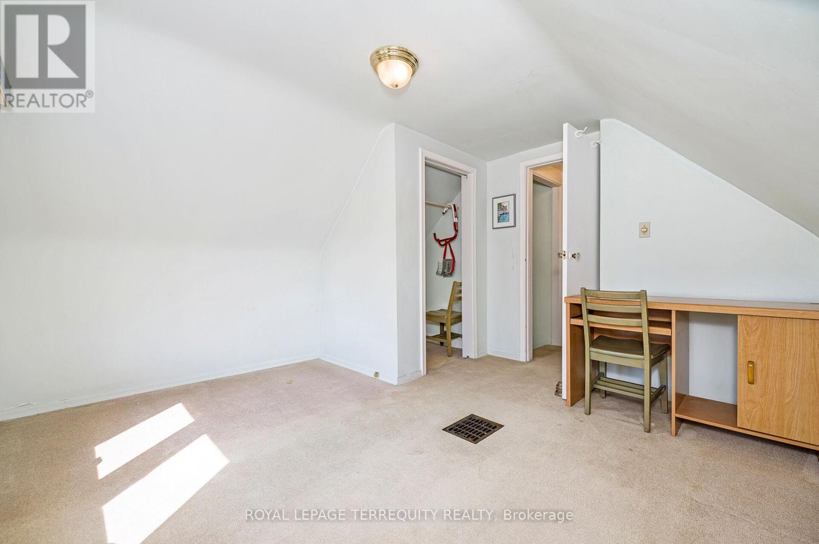 68 Parkchester Road, Toronto, Ontario  M6M 2S3 - Photo 19 - W12989164