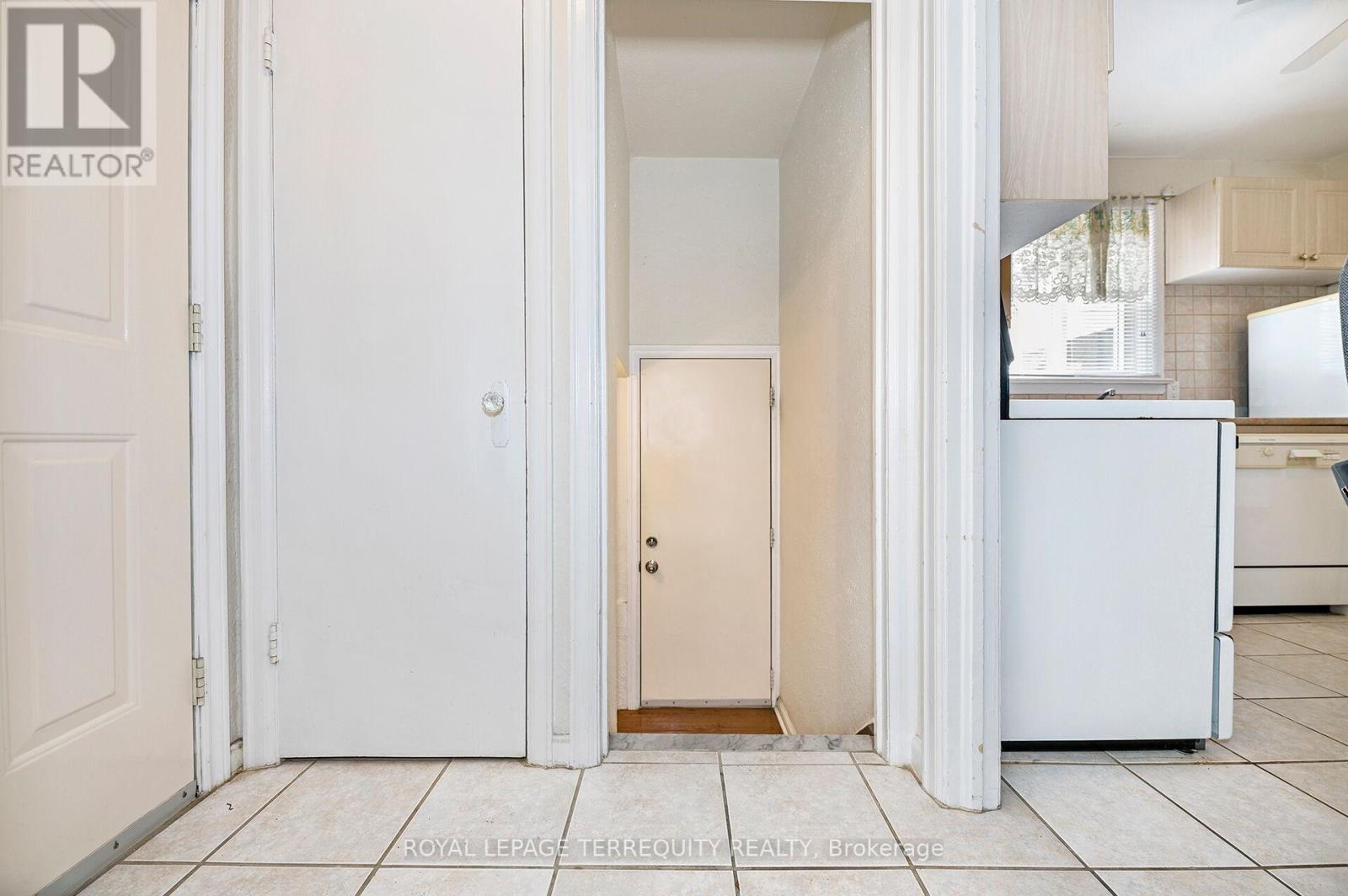 68 Parkchester Road, Toronto, Ontario  M6M 2S3 - Photo 21 - W12989164