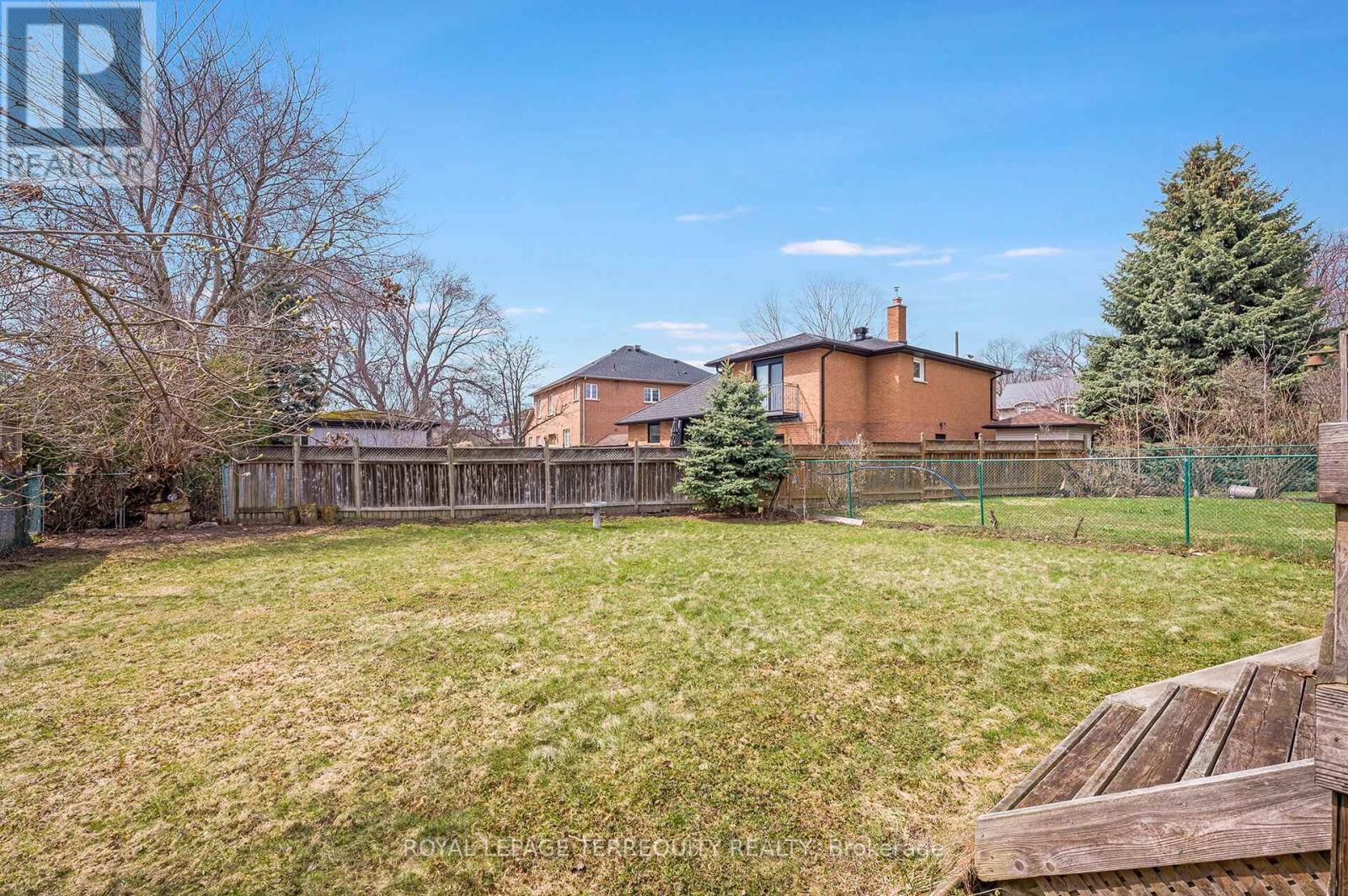 68 Parkchester Road, Toronto, Ontario  M6M 2S3 - Photo 27 - W12989164