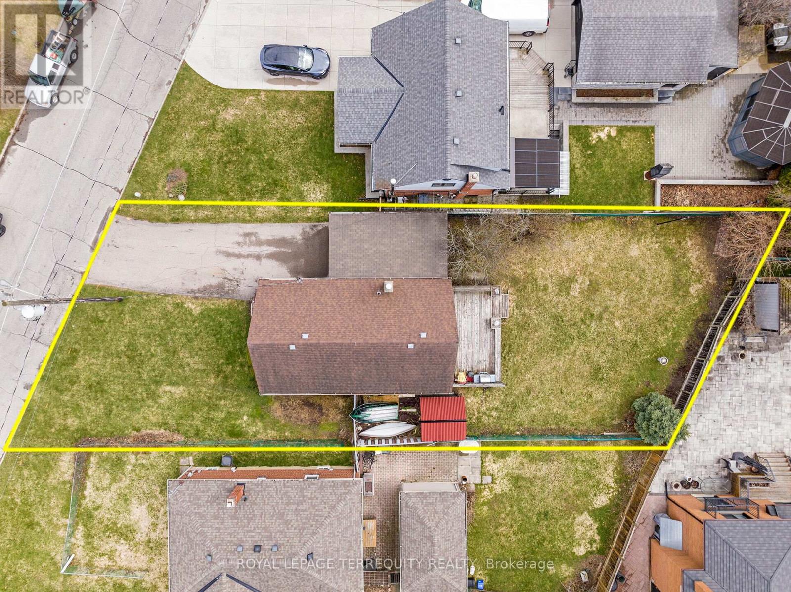 68 Parkchester Road, Toronto, Ontario  M6M 2S3 - Photo 29 - W12989164