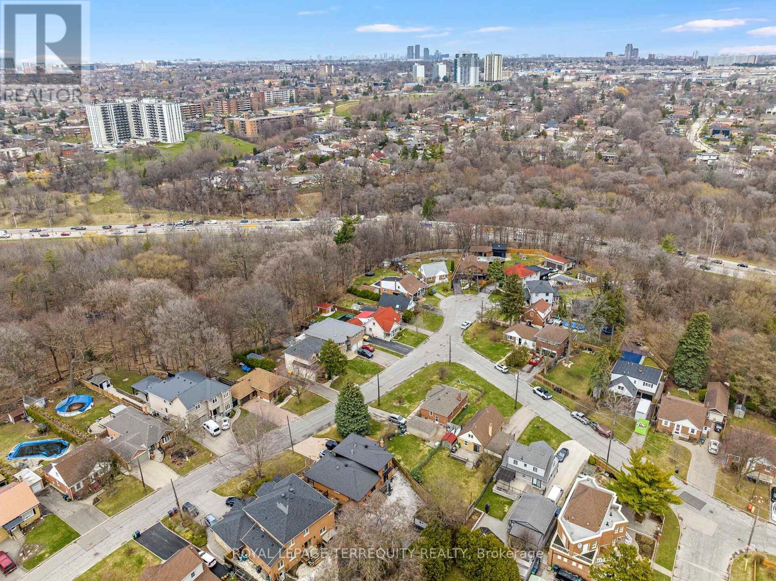 68 Parkchester Road, Toronto, Ontario  M6M 2S3 - Photo 33 - W12989164