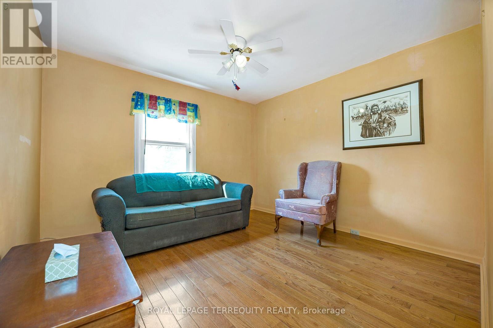 68 Parkchester Road, Toronto, Ontario  M6M 2S3 - Photo 9 - W12989164