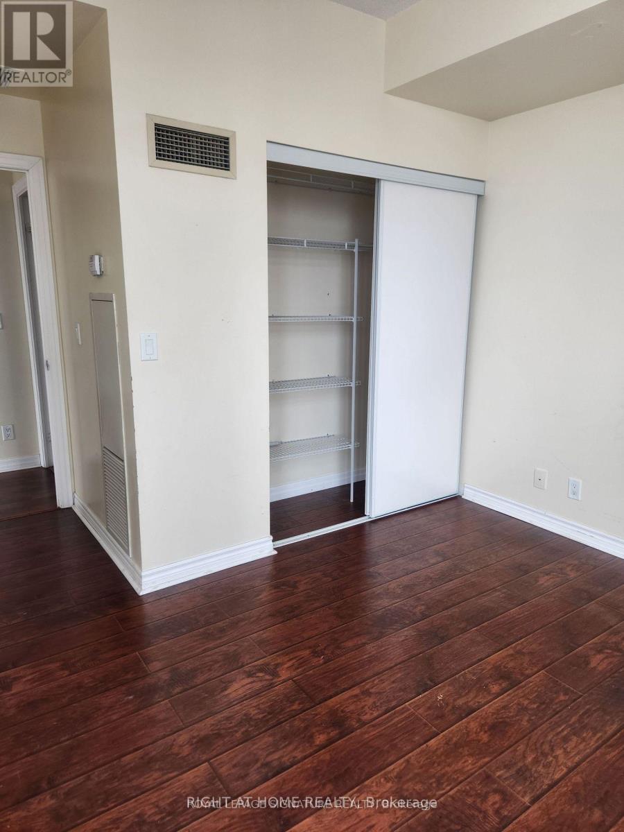 2902 - 220 Burnhamthorpe Road W, Mississauga, Ontario  L5B 4N4 - Photo 10 - W12989168