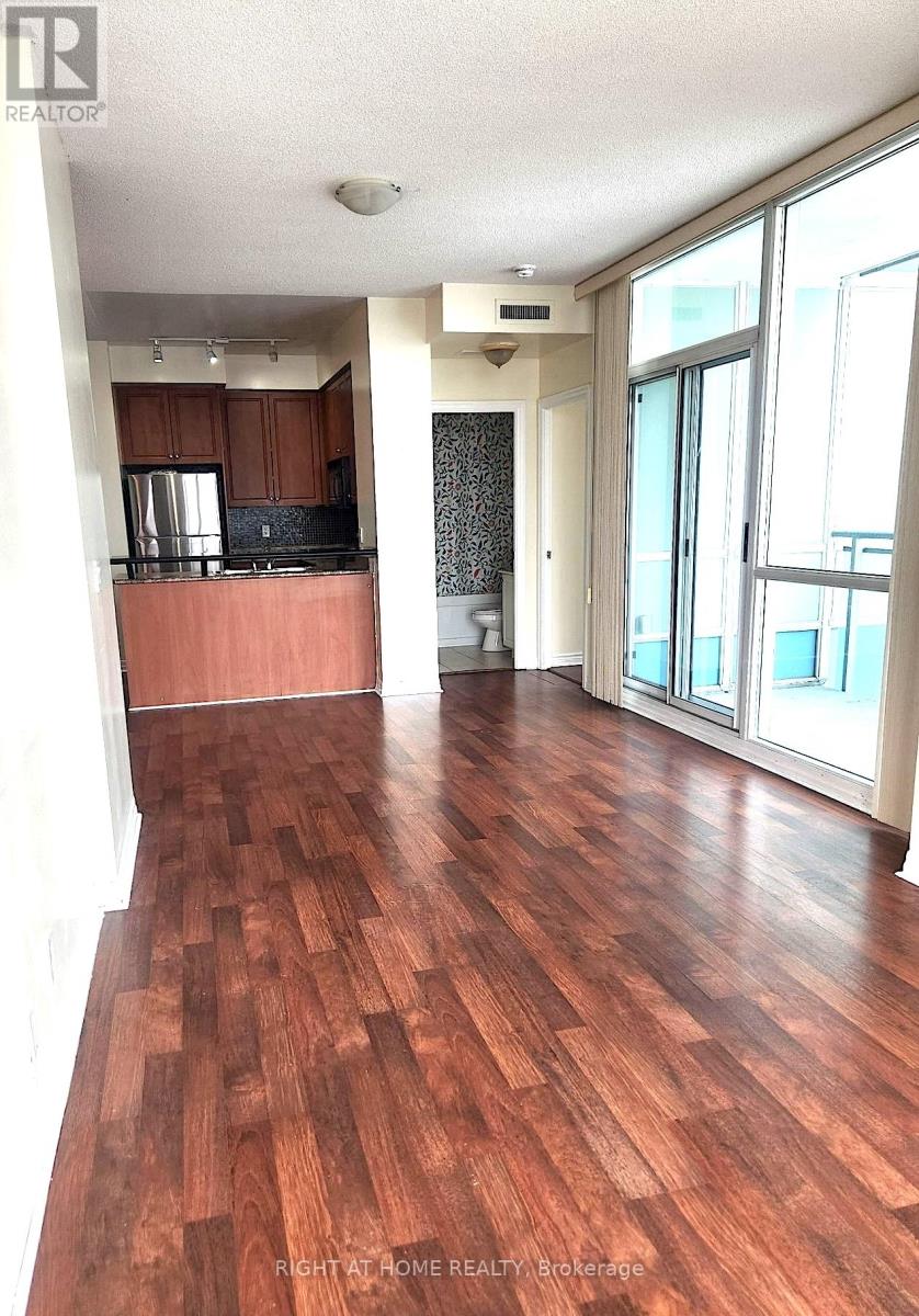 2902 - 220 Burnhamthorpe Road W, Mississauga, Ontario  L5B 4N4 - Photo 12 - W12989168