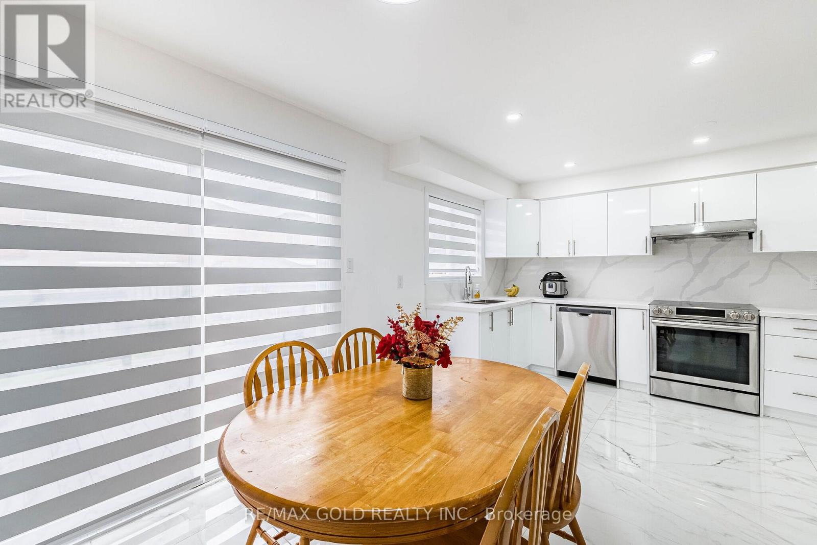 31 Garibaldi Drive, Brampton, Ontario  L6X 4Y7 - Photo 10 - W12989176