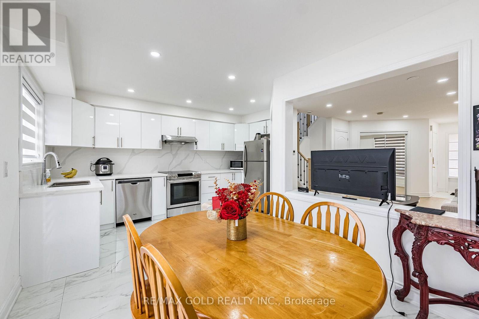 31 Garibaldi Drive, Brampton, Ontario  L6X 4Y7 - Photo 11 - W12989176