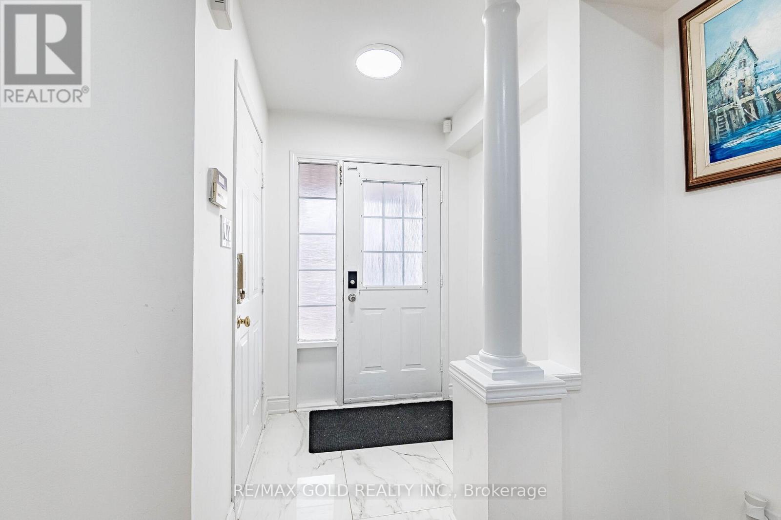 31 Garibaldi Drive, Brampton, Ontario  L6X 4Y7 - Photo 3 - W12989176